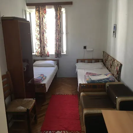 Hostel Bor & Breakfast